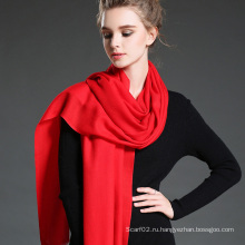 Женский красный шарф из швабры